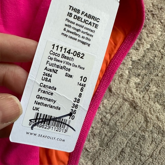 SEAFOLLY Coco Beach Terry Cap
Sleeve V Wire One Piece in Fuchsia Rose Size 6 - Picture 7 of 7